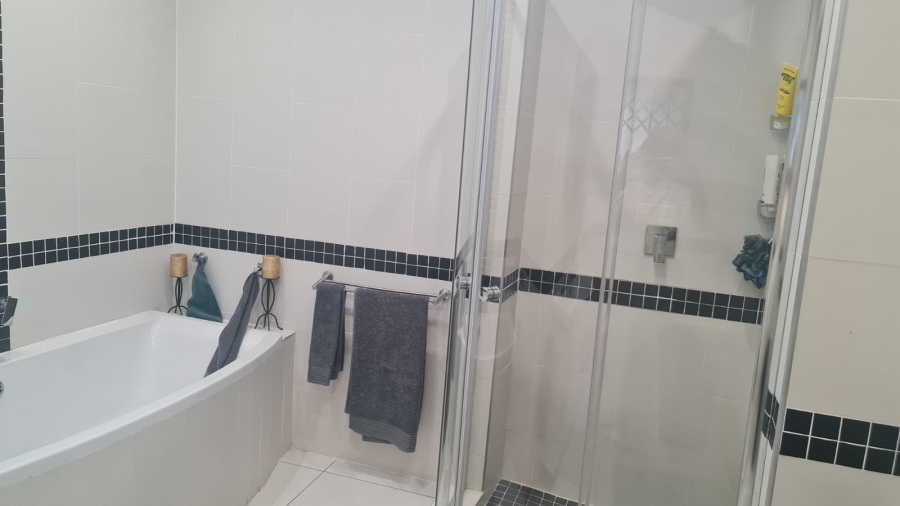 5 Bedroom Property for Sale in Protea Park North West